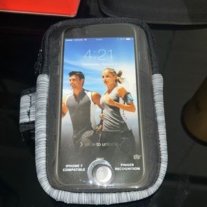 Armband FORMFIT Cell Phone Holder Arm Band‎ and Storage Compartment